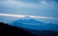 朝日の線がかかる富士