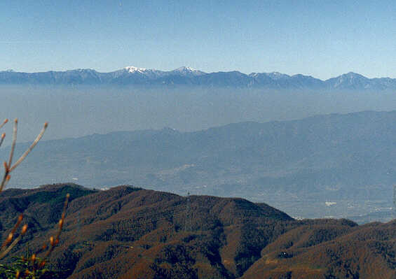 小金沢山山頂から西面・南アルプスの稜線