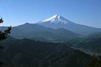 百蔵山頂上から富士山