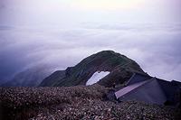 雲海と避難小屋