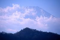 石割山の後ろに富士山