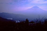 王岳頂上から西湖、富士山