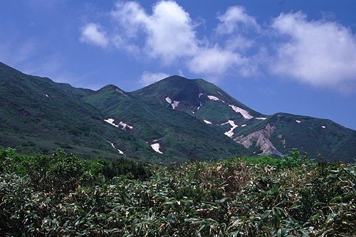 湯森山山頂から秋田駒（女目岳）
