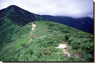 小朝日岳への稜線