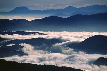 三岩岳稜線から雲海の眺め