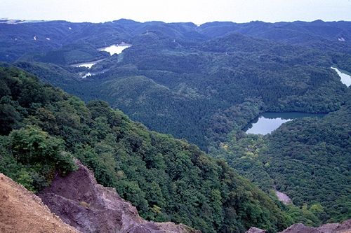 大崩から十二湖を見下ろす